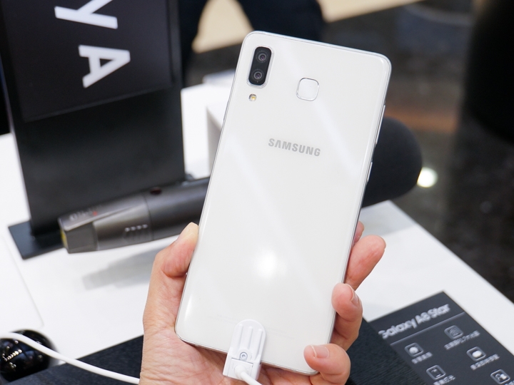 SAMSUNG Galaxy A8 Star是主相機是1600萬+2400萬畫素的雙鏡頭 SAMSUNG Galaxy A8 Star是主相機是1600萬+2400萬畫素的雙鏡頭