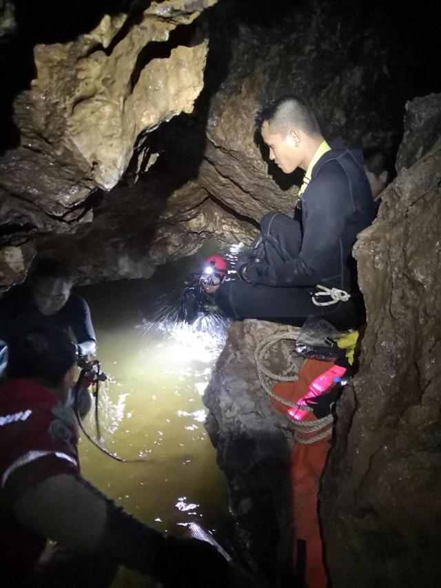 泰受困山洞13師生有多難救最新救援影像曝光
