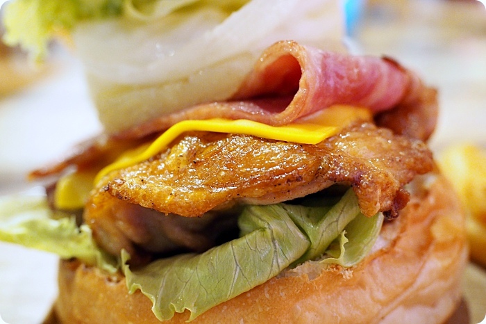 【羅東美食】J.J Burgers 美式餐廳，各式大小漢堡，好吃喔！