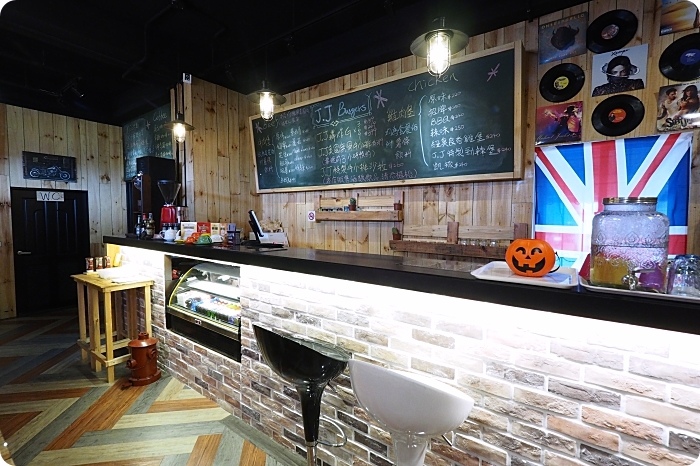 【羅東美食】J.J Burgers 美式餐廳，各式大小漢堡，好吃喔！
