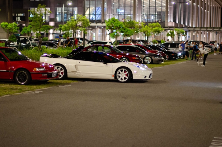 週末夜的車聚：晚上不睡覺？這群人為何要群聚在高鐵站？