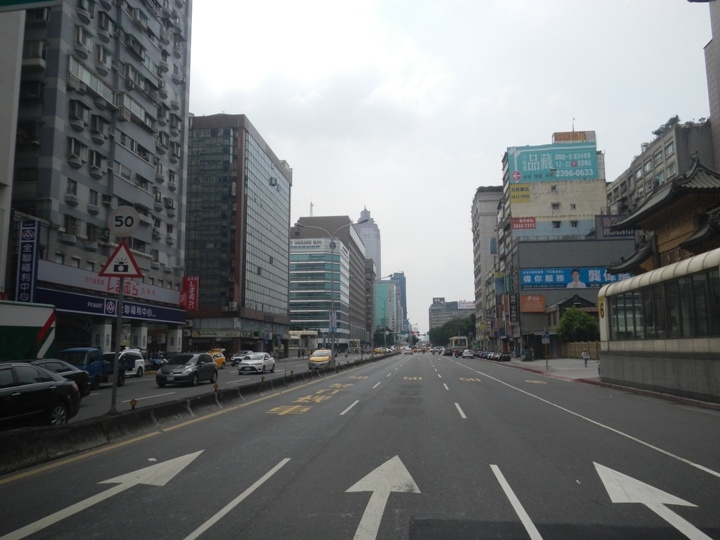 從 北 門 騎 YouBike 到 華 山 歷 史 美 食 之 旅