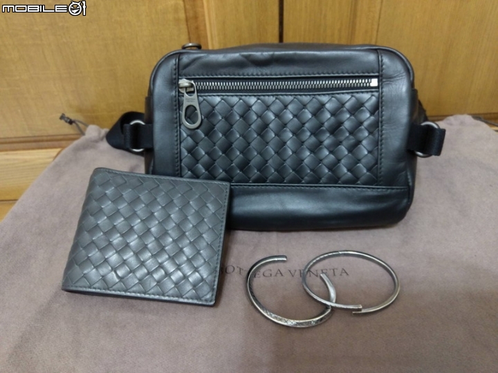 BOTTEGA VENETA  黑色編織腰包