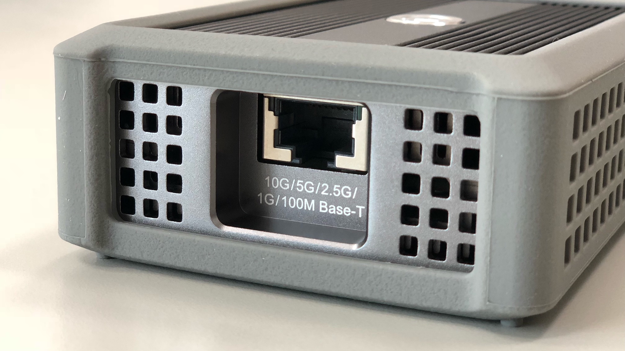 下個世代的網路速度！AKiTiO 雷霆3 10G 乙太網路轉換器(AKiTiO Thunder3 10G Network Adapter)
