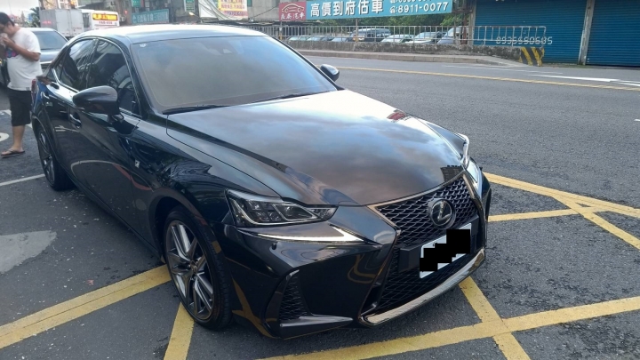 [分享] 26歲，人生第一台車 LEXUS IS 300 F-SPORT