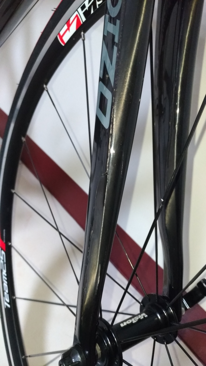 DIZO G6(紅)公路車 開箱 和小問題