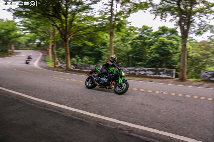 EOS M3 + 轉接環+ EF-S 17-55mm f/2.8 追焦