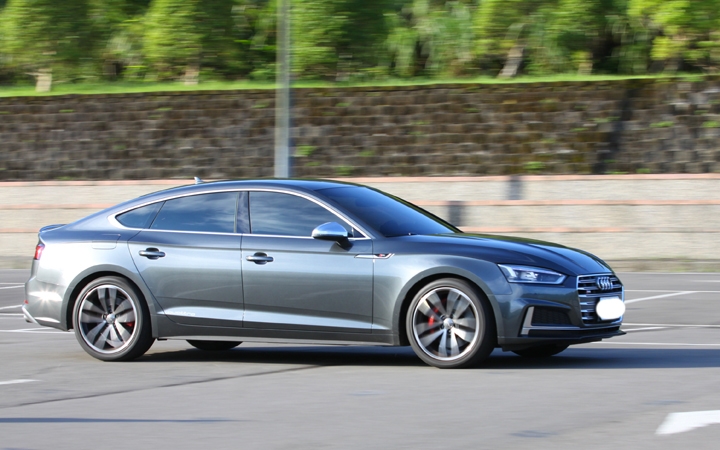 隨心晨跑：AUDI S5 Sportback