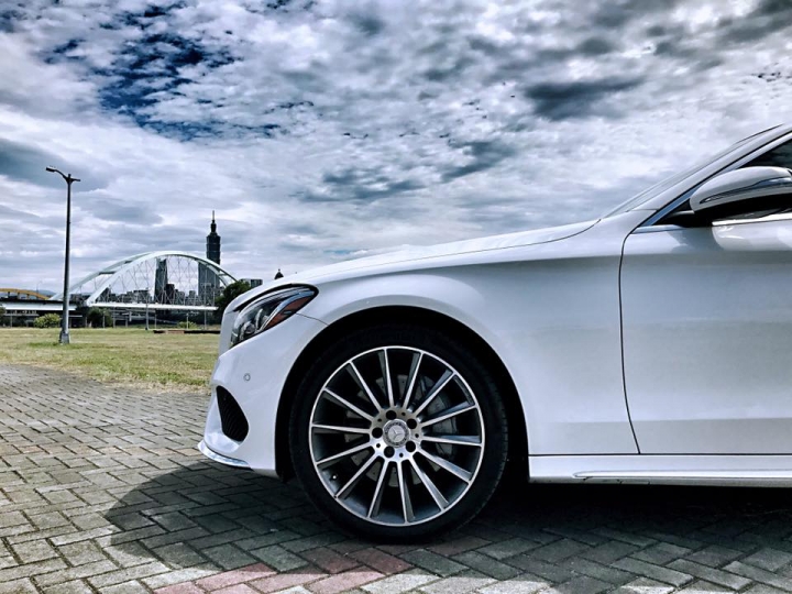 火紅的W205 C系列~ C400小霸王