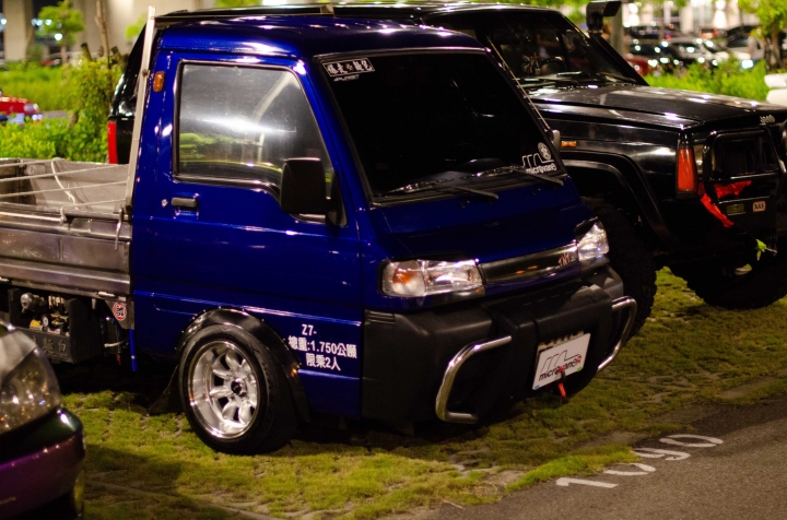 週末夜的車聚：晚上不睡覺？這群人為何要群聚在高鐵站？