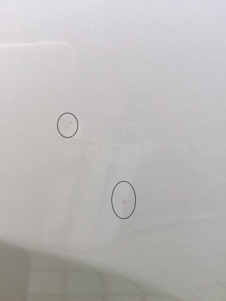 求救~白車上出現小紅點，成因與如何解決？