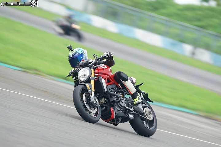 PIRELLI DIABLO ROSSO CORSA II 大鵬灣賽道新胎測試