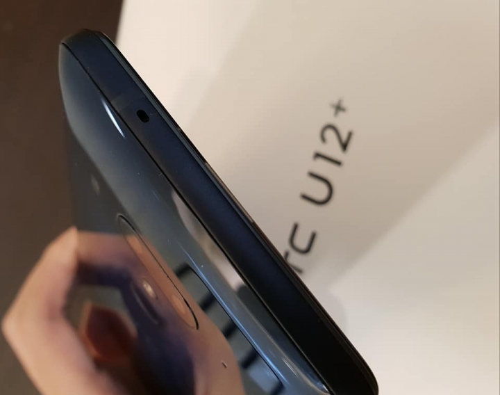 ＜開箱文＞ 千呼萬喚!! HTC U12+精品透視藍!!  入手支持