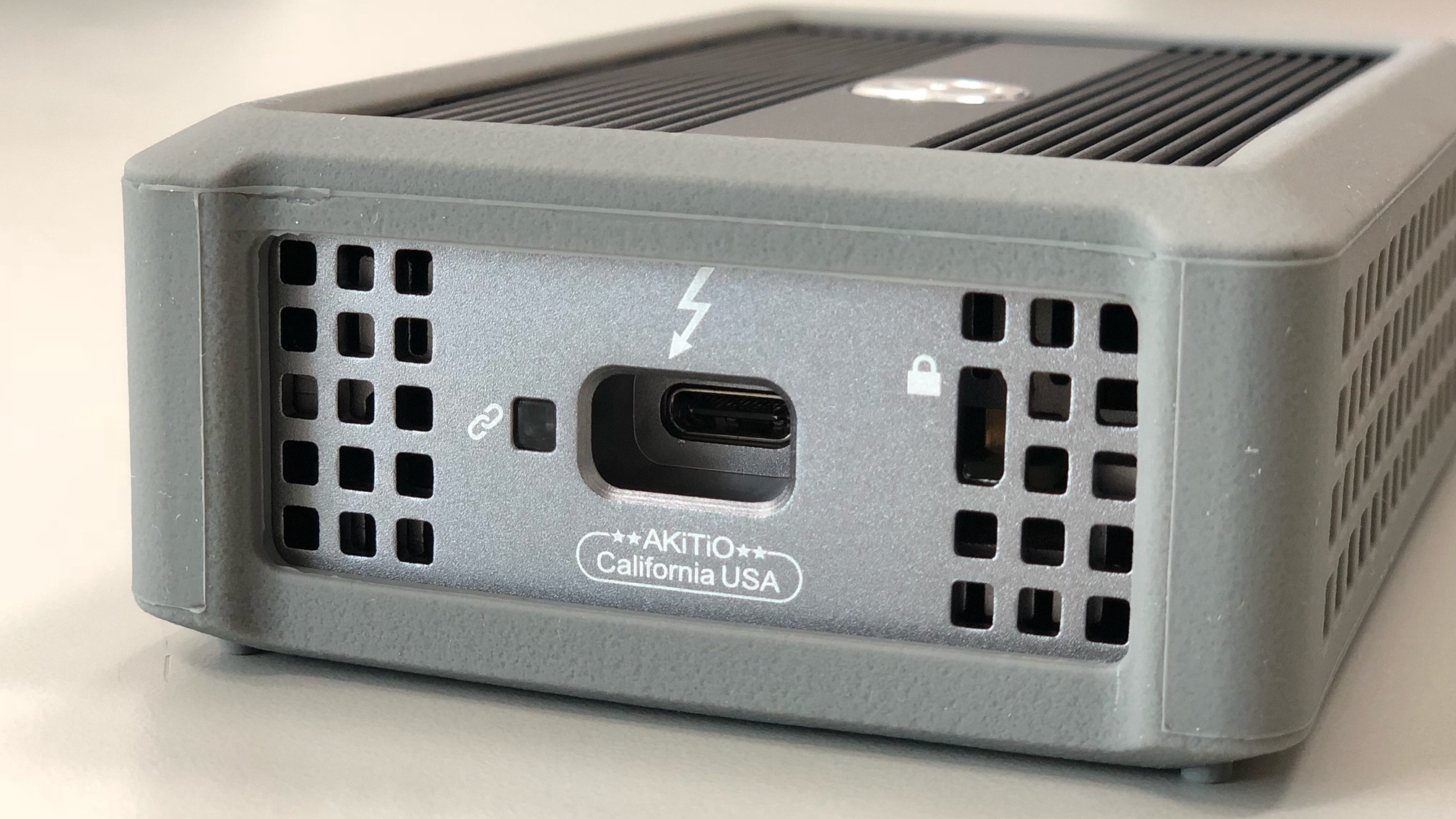 下個世代的網路速度！AKiTiO 雷霆3 10G 乙太網路轉換器(AKiTiO Thunder3 10G Network Adapter)