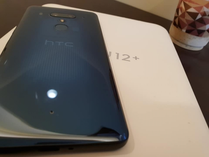 ＜開箱文＞ 千呼萬喚!! HTC U12+精品透視藍!!  入手支持