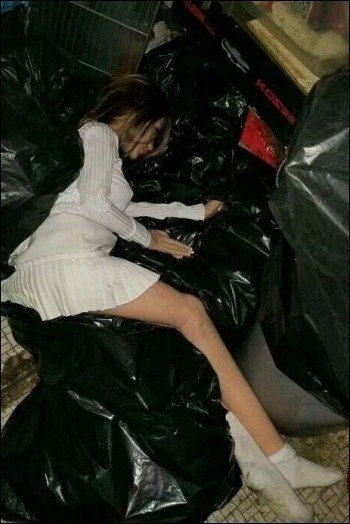 男怕短裙辣妹遭撿屍忙搭救 真相卻是「美麗的錯誤」