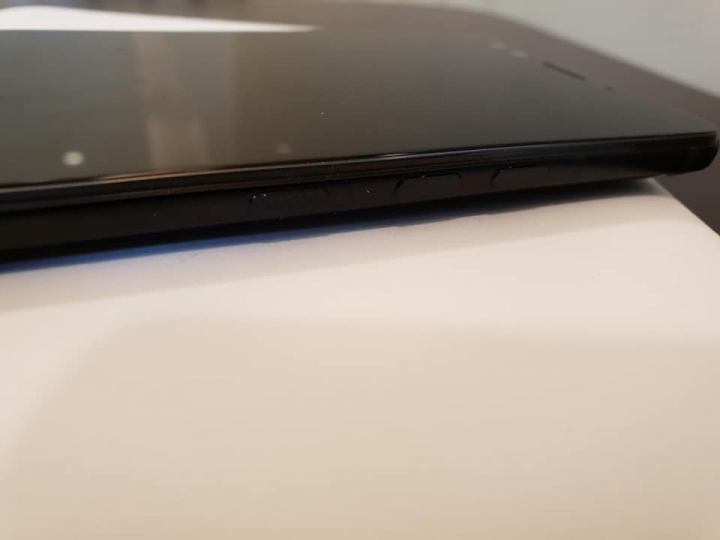 ＜開箱文＞ 千呼萬喚!! HTC U12+精品透視藍!!  入手支持