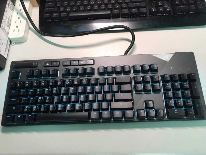 [開箱]ROG Strix Flare鍵盤(紅軸)開箱