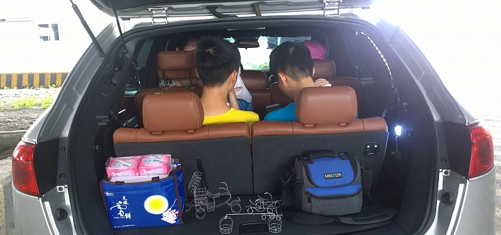 請問 LSUV 7人座後的置物空間都會是這樣嗎?