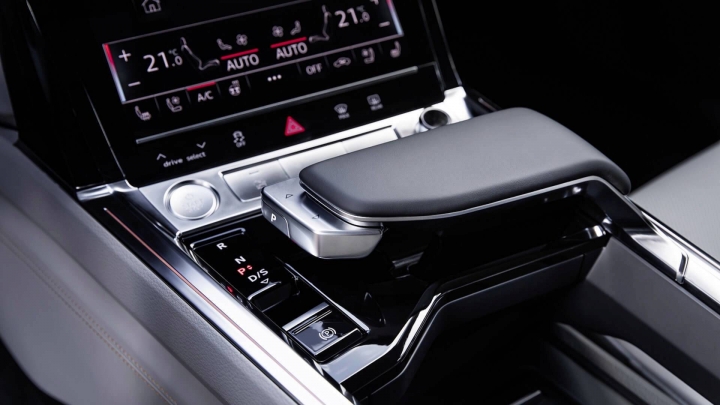 Audi E-Tron 內裝揭曉