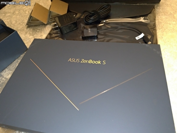 【Zenbook S 開箱】S出擊，女超人也心醉