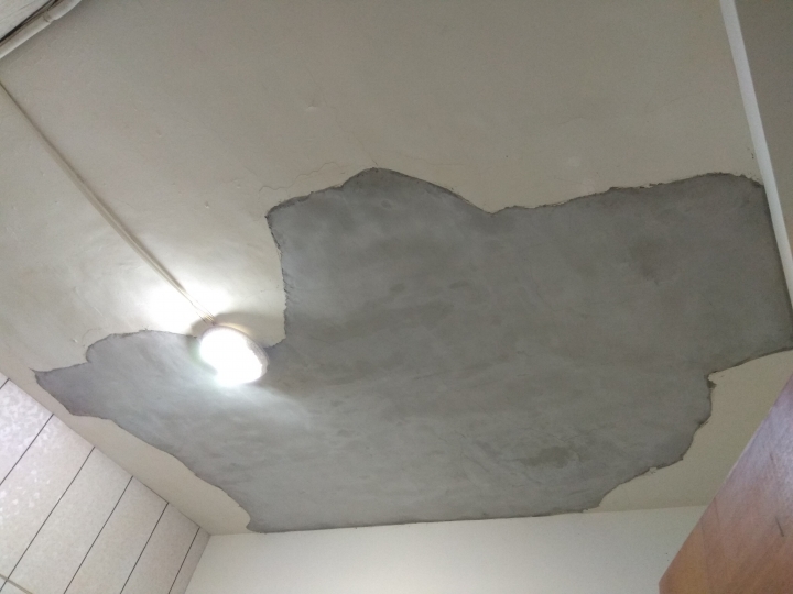 地板有這種裂痕 會有何影嚮？