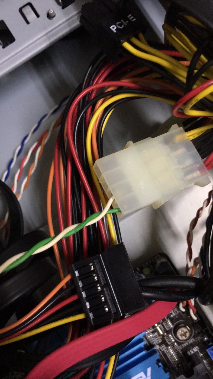 電腦機殼的power led不會亮？