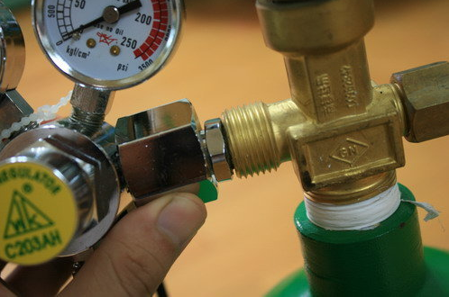 [解決] 這個氣瓶可以改成Co2的氣閥?