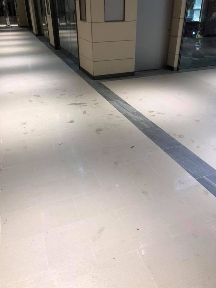 土城日月光摩樣賣場管理者請進
