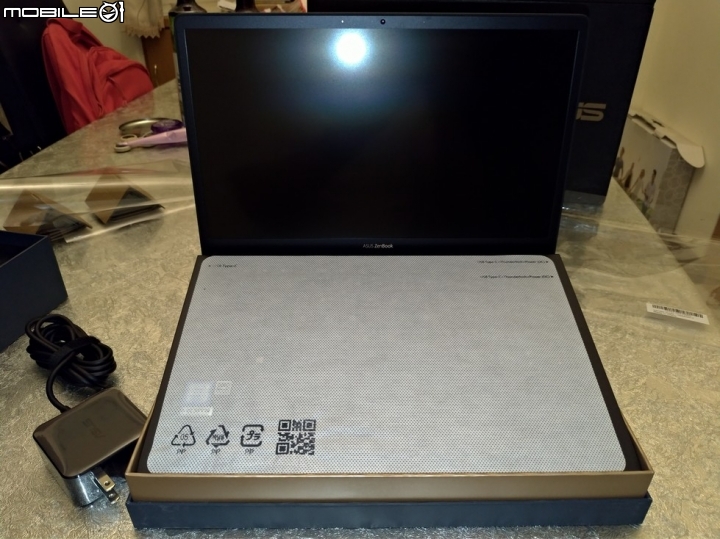 【Zenbook S 開箱】S出擊，女超人也心醉