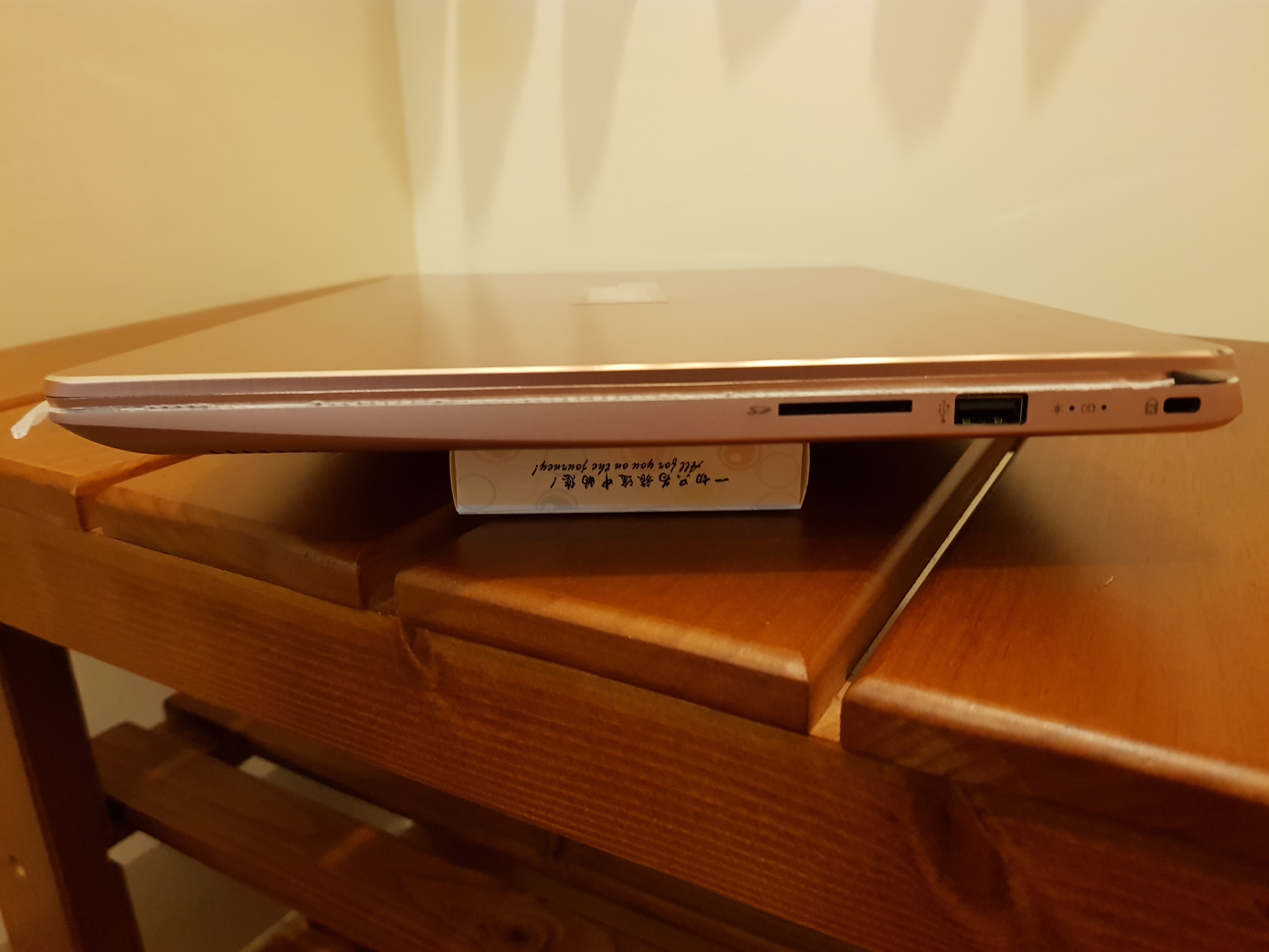 【小宅開箱】【閒聊】ACER SF314-54G 輕薄筆電，全新姿態，紅與粉的獨特風格 附改裝1TB硬碟或SSD教學