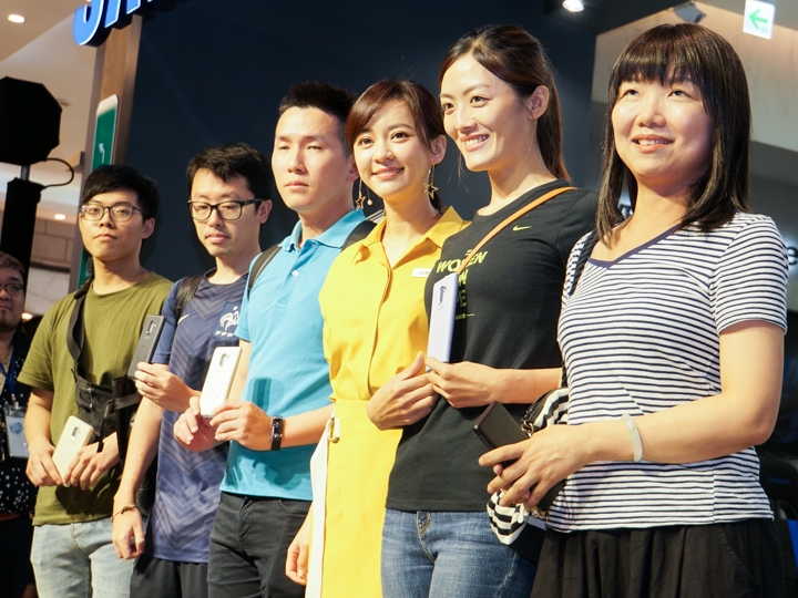 SAMSUNG 代言人陳意涵擔任一日店長的活動 SAMSUNG 代言人陳意涵擔任一日店長的活動