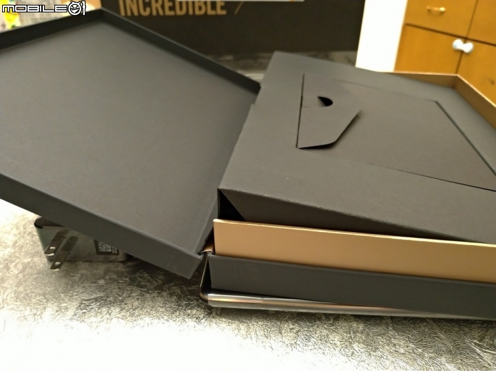 【Zenbook S 開箱】S出擊，女超人也心醉
