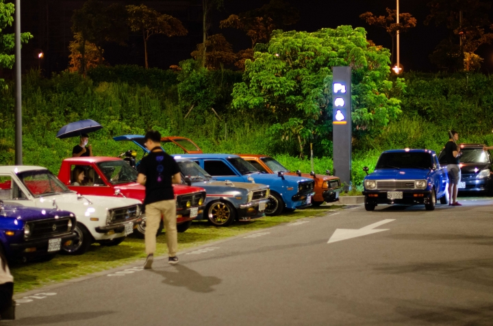 週末夜的車聚：晚上不睡覺？這群人為何要群聚在高鐵站？