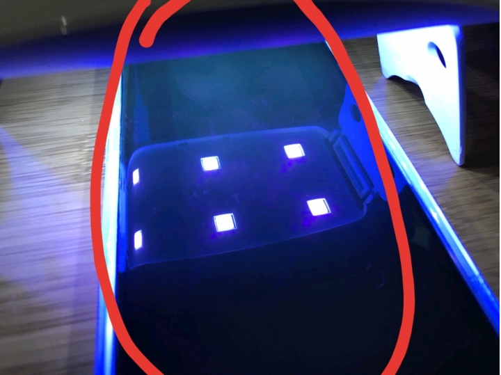 （進階的無聊問題）照UV燈 螢幕區塊色差?