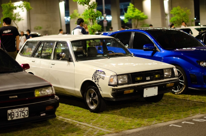 週末夜的車聚：晚上不睡覺？這群人為何要群聚在高鐵站？
