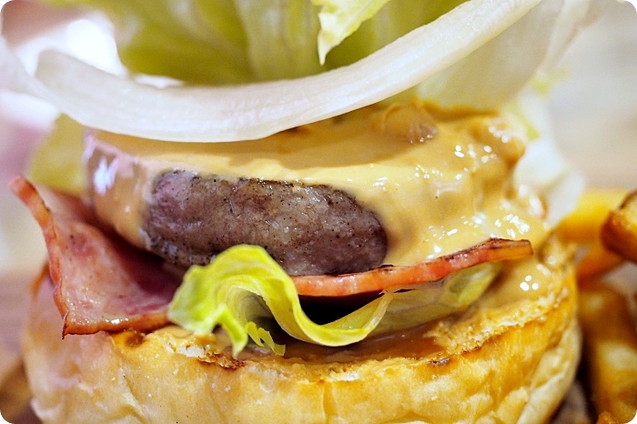 【羅東美食】J.J Burgers 美式餐廳，各式大小漢堡，好吃喔！