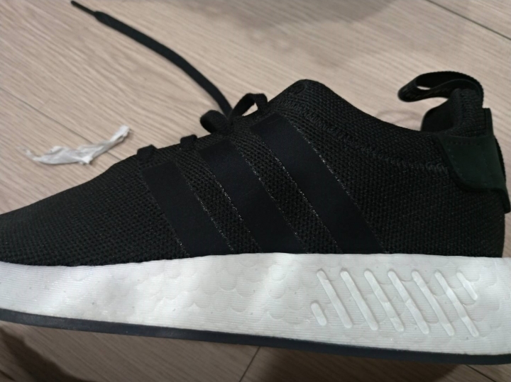跪求幫鑑定adidas NMD R2 真假
