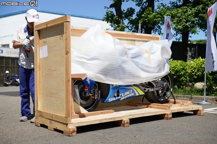 【採訪】SUZUKI MotoGP 工廠賽車 GSX-RR 到港！為 2018 台北重機展準備！