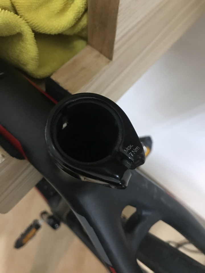 請問大家...美利達碳車這樣騎起來會不會怕.....