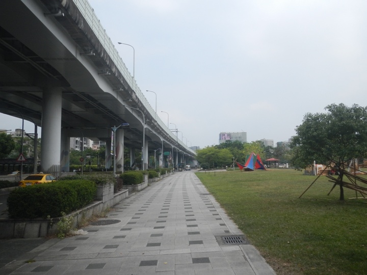 從 北 門 騎 YouBike 到 華 山 歷 史 美 食 之 旅