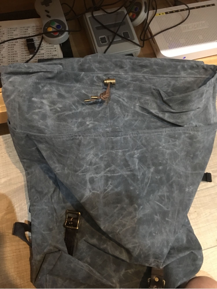 「波特開箱」Filson石蠟洗後背包及Saint Laurent真皮手環