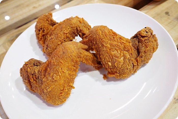 【羅東美食】J.J Burgers 美式餐廳，各式大小漢堡，好吃喔！