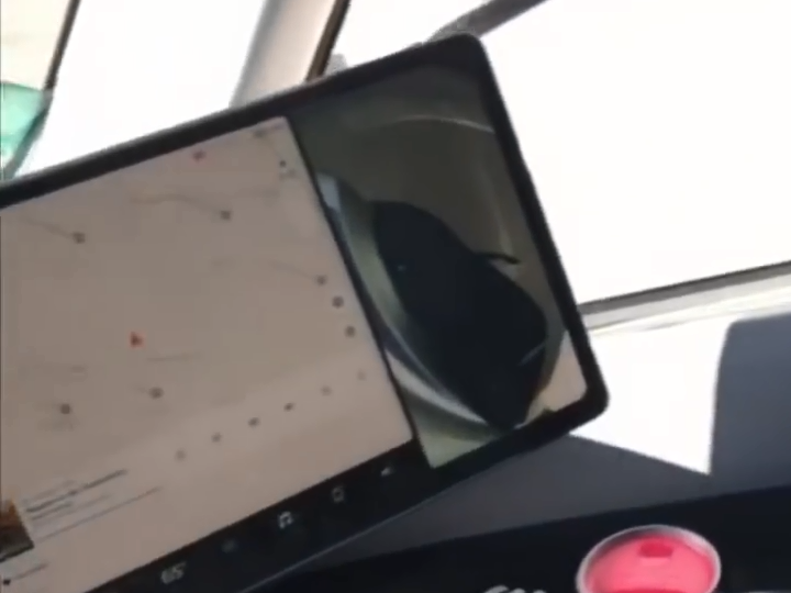 《TESLA Semi》乘客座椅／第三踏板／側邊鏡頭視角 (2018/06)