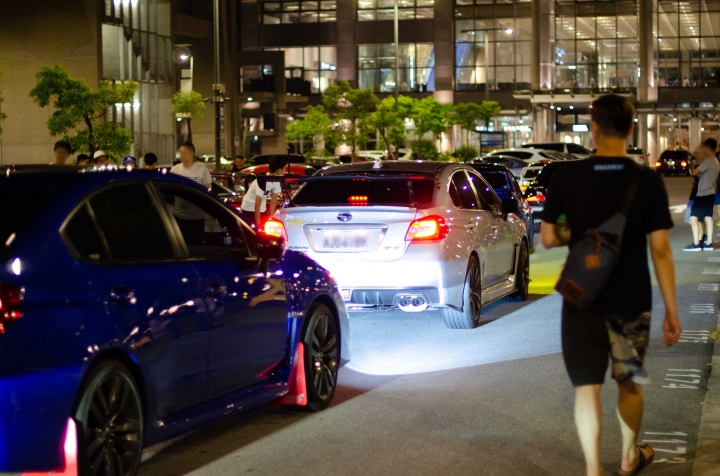 週末夜的車聚：晚上不睡覺？這群人為何要群聚在高鐵站？