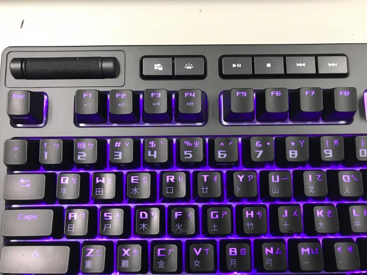 [開箱]ROG Strix Flare鍵盤(紅軸)開箱