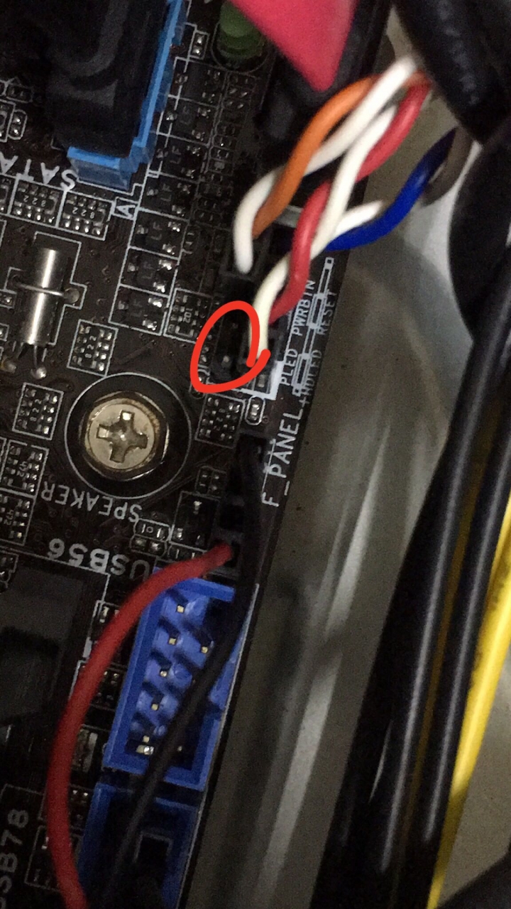 電腦機殼的power led不會亮？