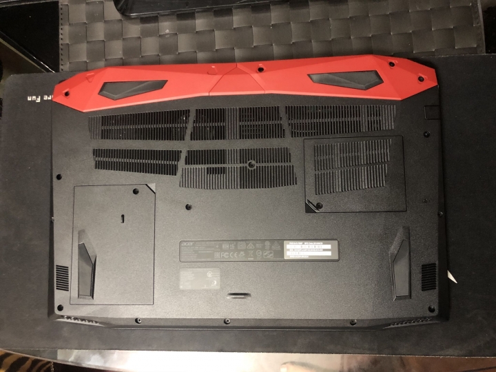 【全台首發開箱文】 第八代Acer Predator Helios 300 美國版 PH315-51-78NP