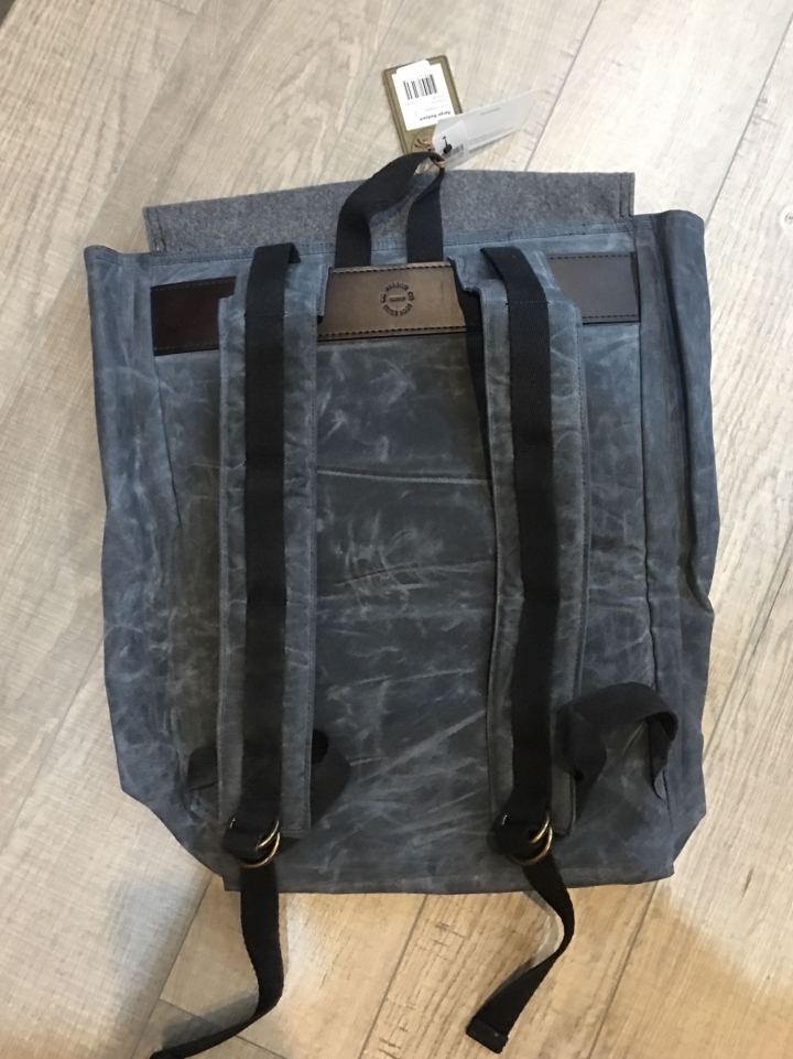 「波特開箱」Filson石蠟洗後背包及Saint Laurent真皮手環