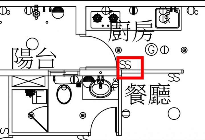 想請教各位前輩大大們  磁磚縫疑似滲出鐵鏽色?!